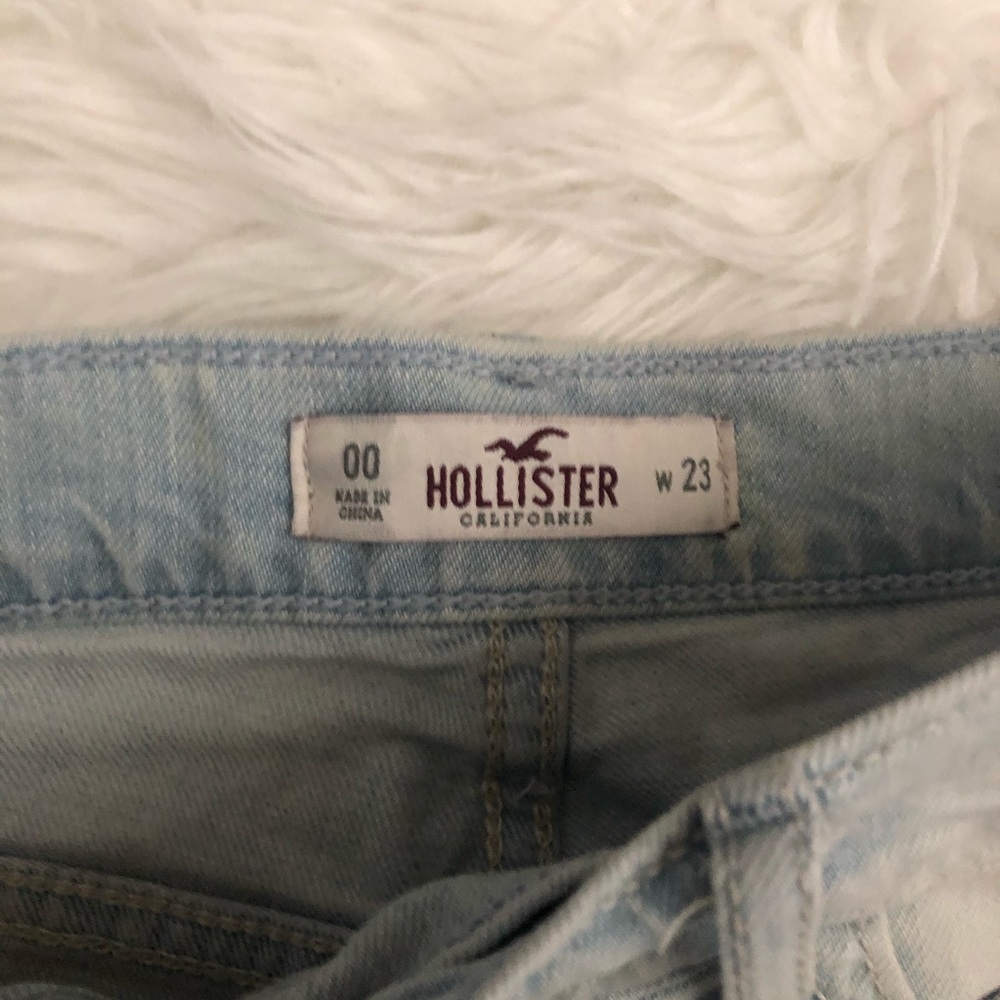 HOLLISTER HIGH RISE SHORTS - Picture 2 of 2